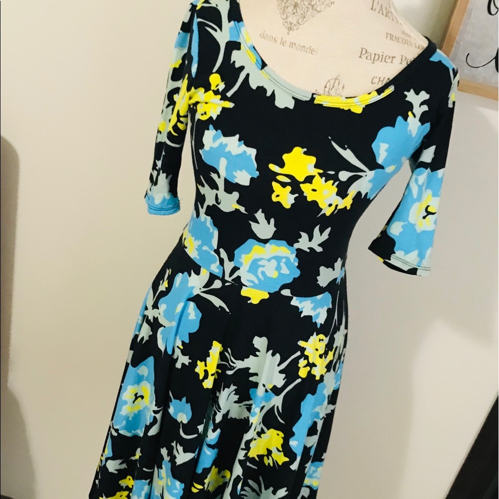 LOVE this dress!!! LulaRoe Nicole dress!